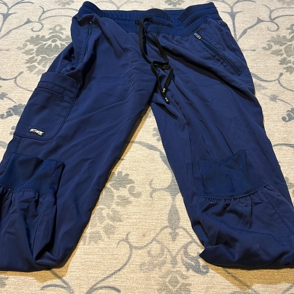 Greys anatomy scrubs - Picture 3 of 6